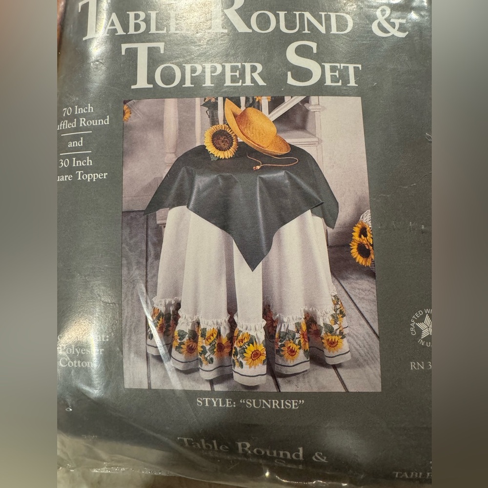 NWT table round and topper set